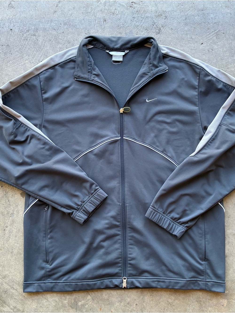 Nike Men's Dark Gray Lightweight Full-Zip Shirt Jacket